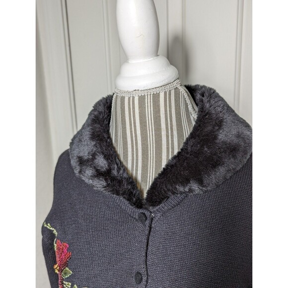 VTG Christmas Poinsettia Cardigan Sweater XS Black Sequins Embroidered Faux Fur - Picture 11 of 11